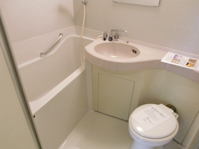 バス・シャワールーム　参考写真（同建物別部屋のものです）