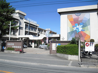 中学校　豊中市立第三中学校（中学校）まで943m