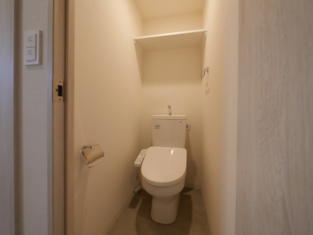 ＪＲ大阪環状線 野田駅 徒歩8分 15階建 築1年のトイレ写真