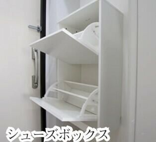 ラフォート上野根岸の玄関写真
