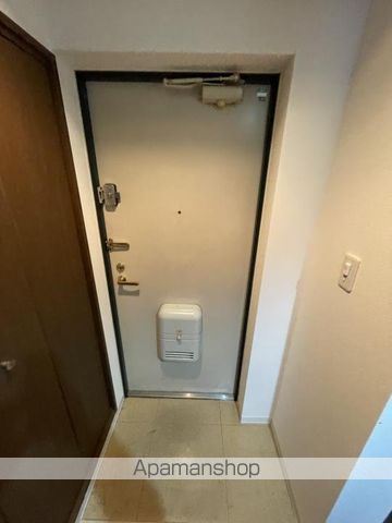 地下鉄谷町線 南森町駅 徒歩7分 10階建 築29年の玄関写真