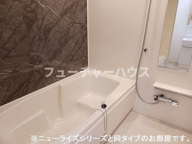 バス・シャワールーム　コンパクトで使いやすいお風呂です