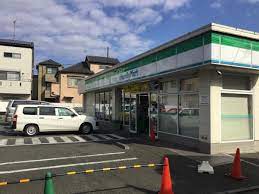 コンビニ　ファミリーマート（コンビニ）まで566m