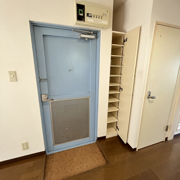 玄関　（別タイプ参考写真）レヴェイユ　北区西ヶ原2