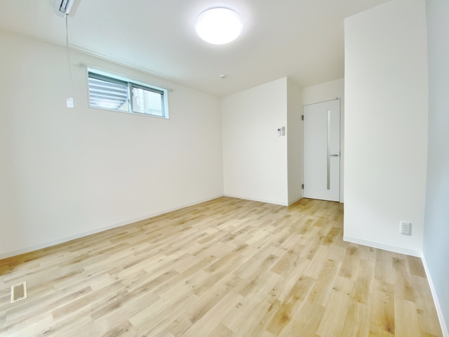 居室・リビング　二面採光の明るいお部屋です
