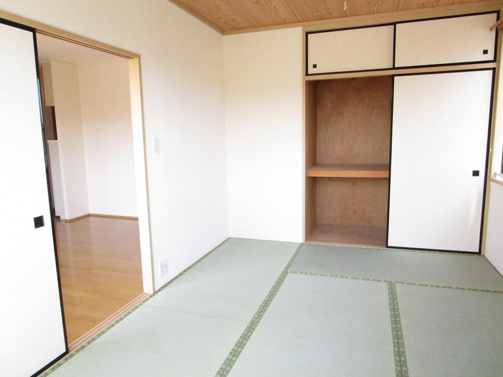 収納　和室６帖の１間の押入れ