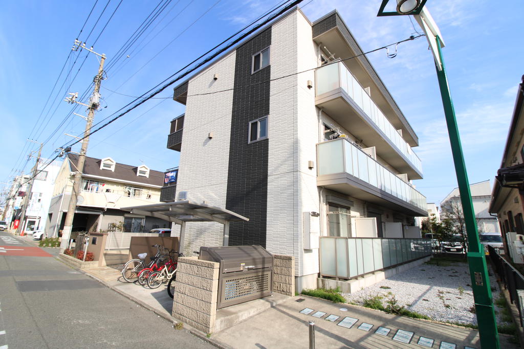 建物外観　最上階、手前の角部屋です！！　＊線路側