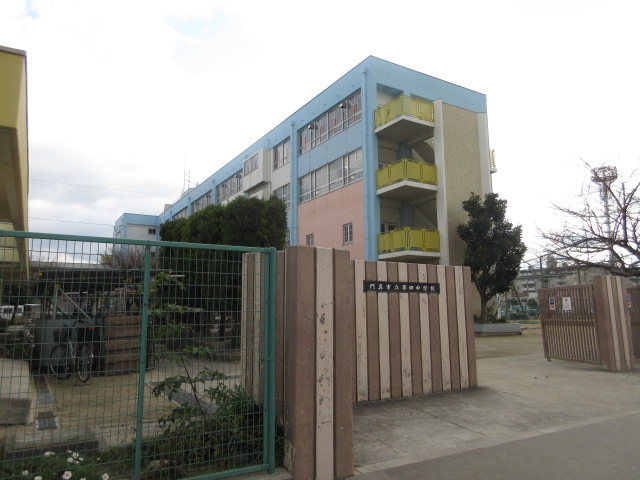 中学校　門真市立第四中学校（中学校）まで294m