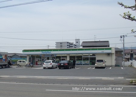 コンビニ　ファミリーマート曙一丁目店（コンビニ）まで719m
