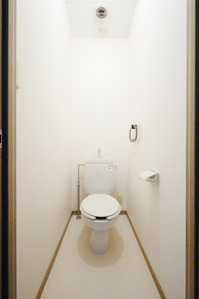 トイレ　※同間取り、別号室の写真を参考までに掲載しております。
