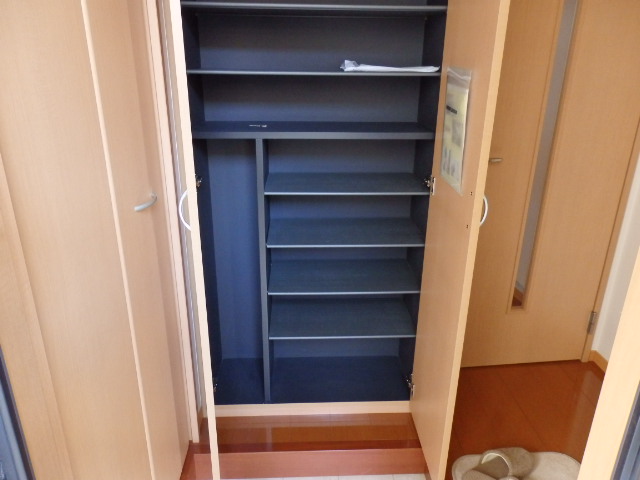 レゾン御園の玄関写真