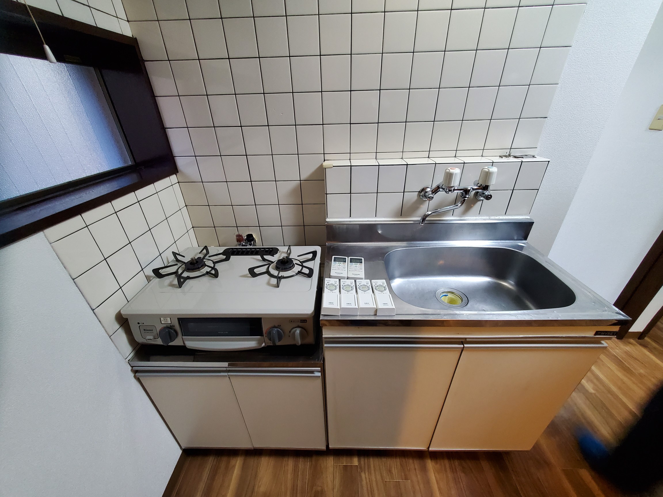 キッチン　二口コンロ、グリル付き