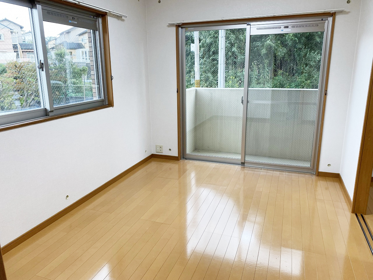 その他部屋・スペース　南向き６帖洋室　大型バルコニーに面しています