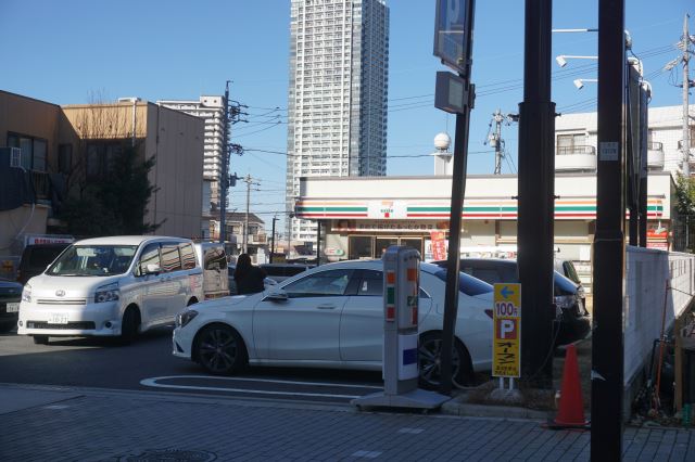 コンビニ　セブンイレブン（コンビニ）まで460m