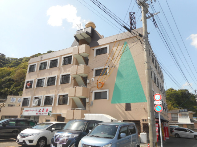 西彼杵郡長与町斉藤郷のマンションの建物外観