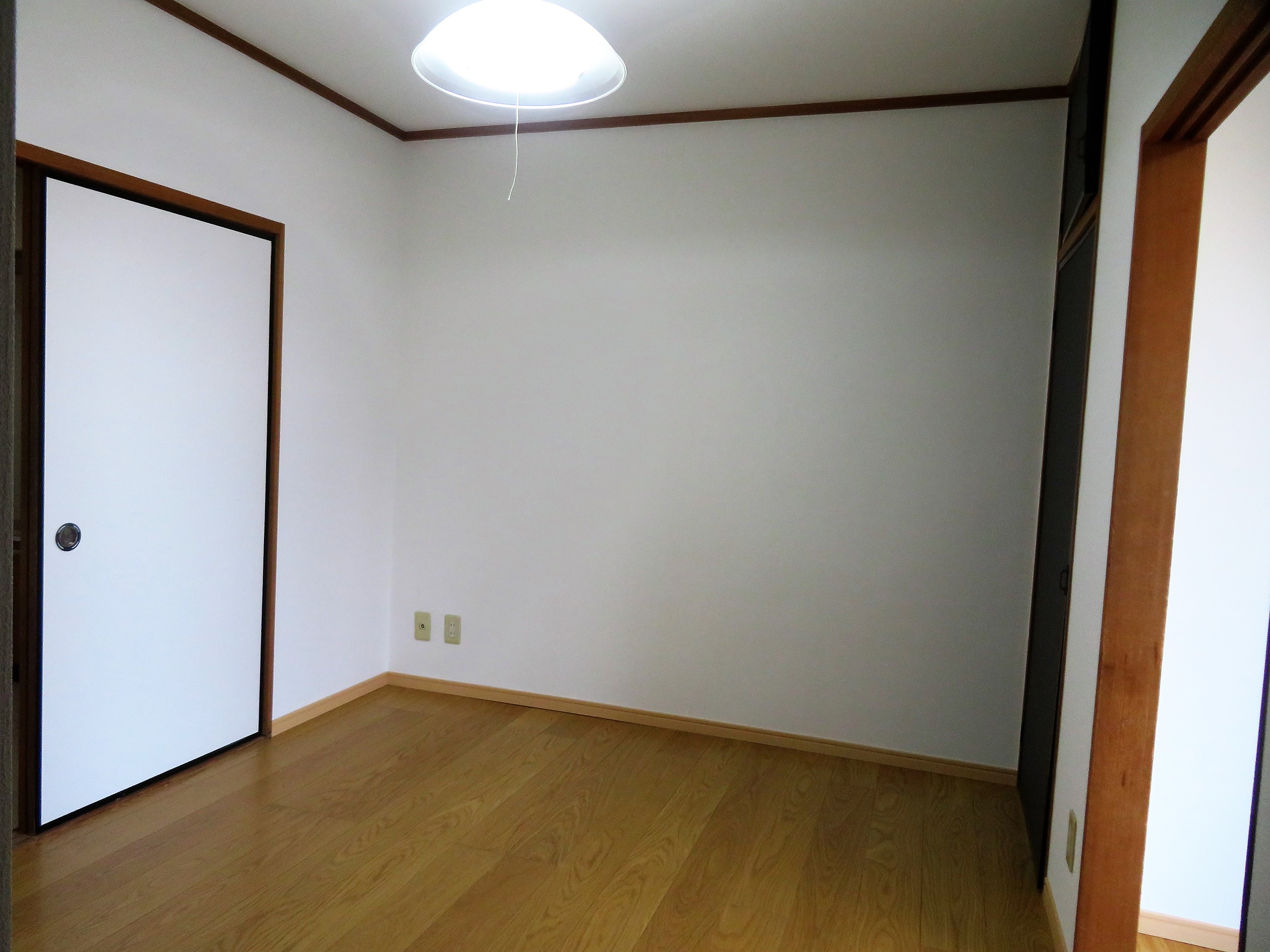 居室・リビング　6帖の洋室！2部屋御座います。日当たり良好！