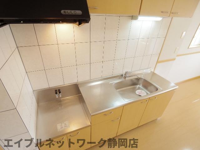 キッチン　コンパクトなキッチンで掃除もラクラク