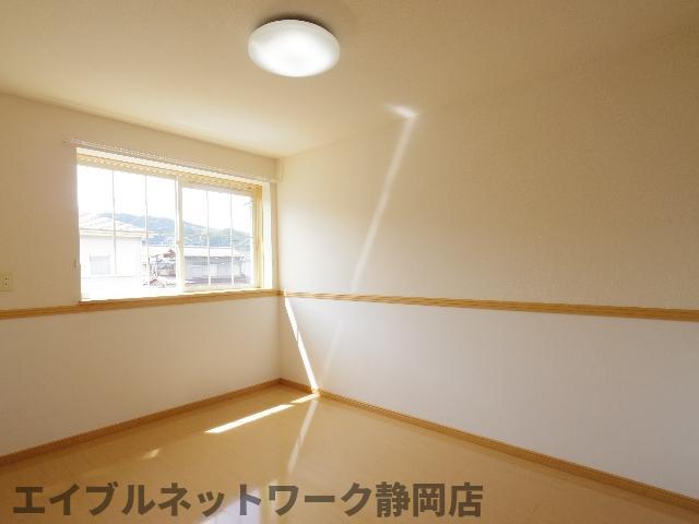居室・リビング　個人の部屋や寝室として使える洋室です