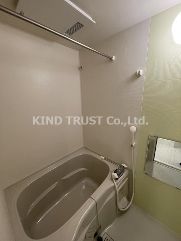 バス・シャワールーム　落ち着いた空間のお風呂です