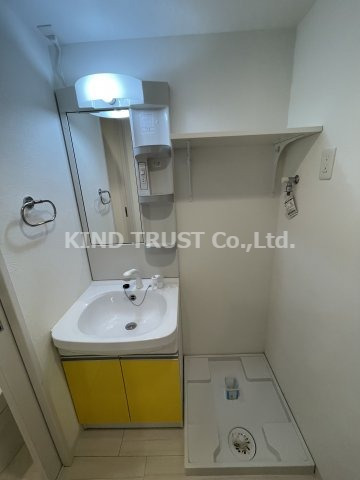 洗面設備　明るい洗面所です