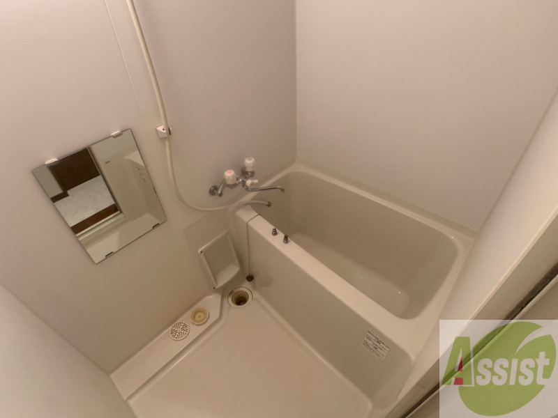 バス・シャワールーム　お風呂になります。一日の疲れを癒してくださいね。