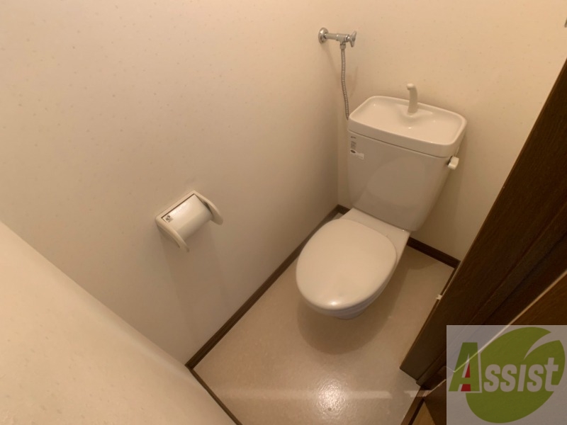 トイレ　こちらはトイレです。清潔感があり、安心して使用できます。