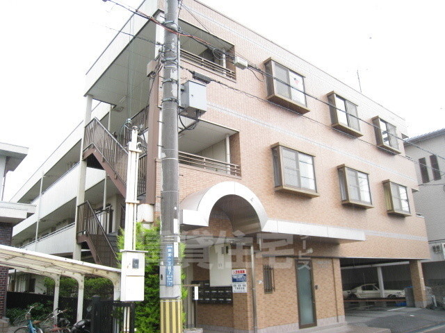 茨木市新堂のマンションの建物外観
