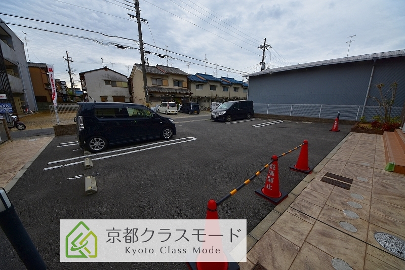 駐車場　敷地内ガレージ完備なのでお車をお持ちの方も安心♪