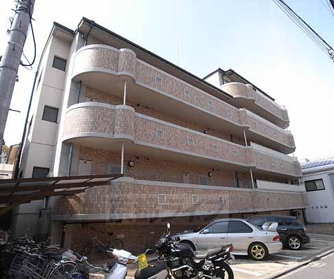 京都市伏見区深草直違橋片町のマンションの建物外観