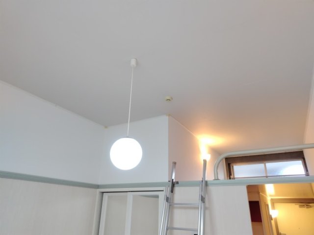 居室・リビング　お洒落な照明器具つき