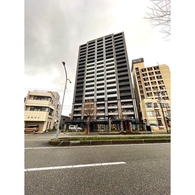 レーベン富山神通本町　ＯＮＥ　ＴＯＷＥＲの建物外観