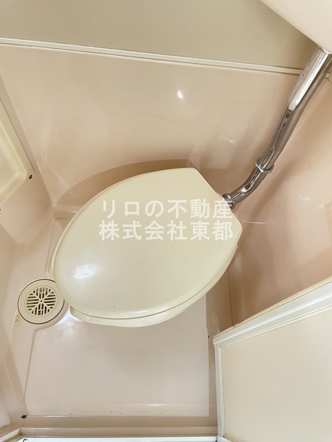 トイレ　白基調で清潔感のあるトイレです♪