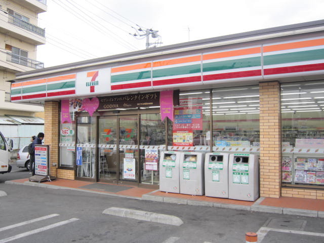 コンビニ　セブンイレブン（コンビニ）まで861m