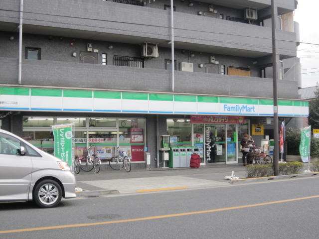 コンビニ　ファミリーマート（コンビニ）まで1100m