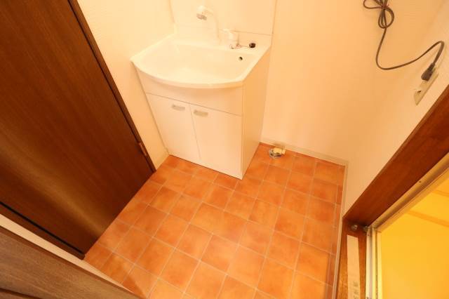 洗面設備　広々脱衣所スペース♪