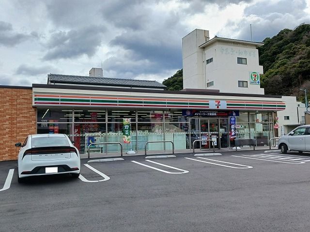 コンビニ　セブンイレブン二軒屋町店様（コンビニ）まで600m