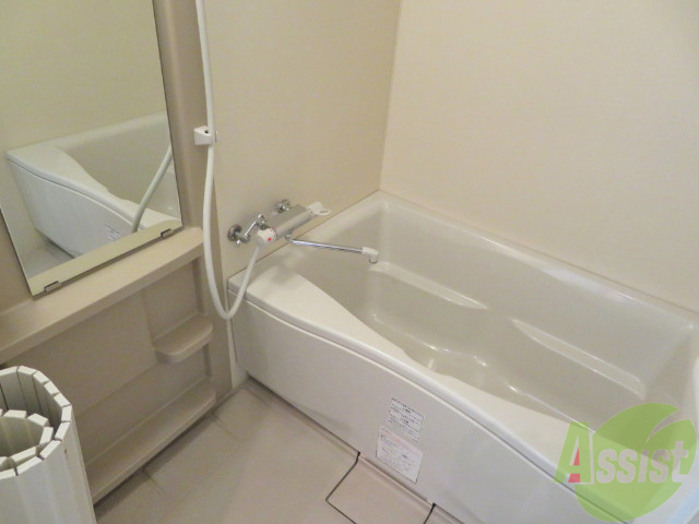 バス・シャワールーム　浴室です。バスタブが広くてゆったりできます。