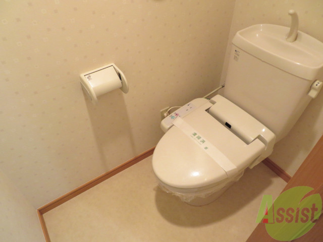 トイレ　ウォシュレット機能がついたトイレです。安心して使用できますね