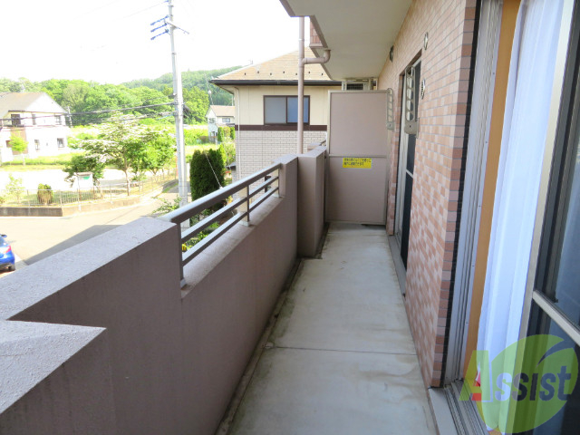 バルコニー　バルコニーはコチラ。幅があって良いですね。