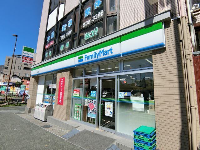 コンビニ　ファミリーマート（コンビニ）まで690m