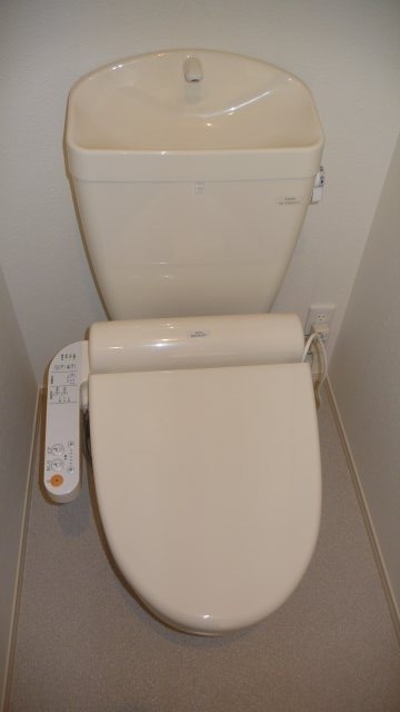 トイレ　温水洗浄便座付トイレ
