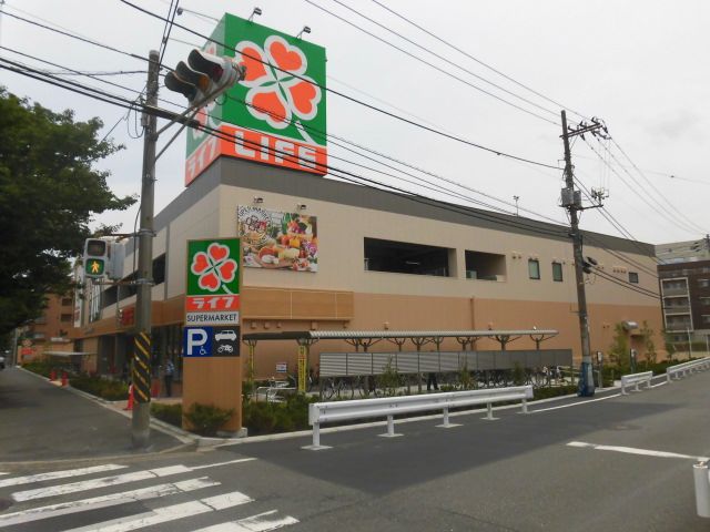 【スカイコート生麦のスーパー】