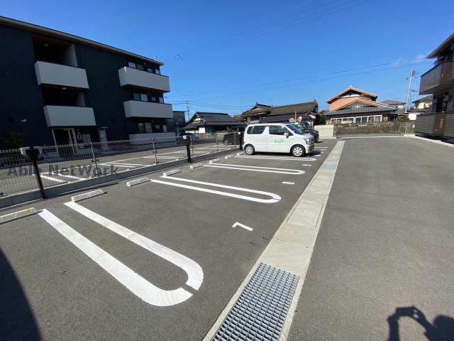 駐車場　駐車場