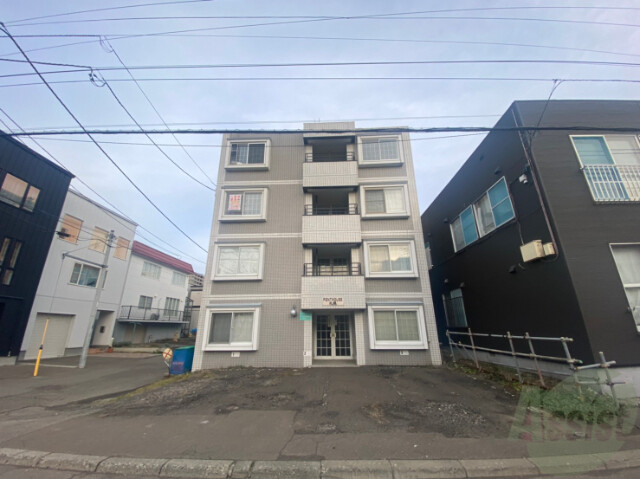 【札幌市中央区南十六条西のマンションの建物外観】