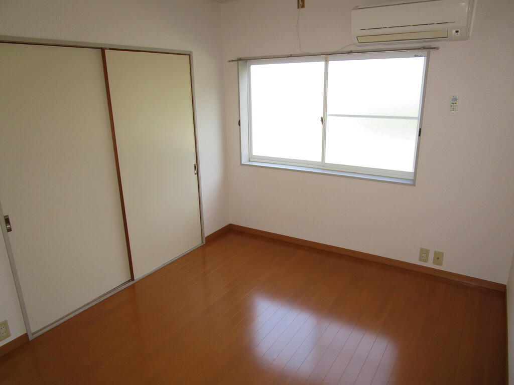 その他　エアコン付きの北洋室（同物件他部屋画像）