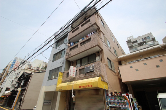 広島市中区宝町のマンションの建物外観