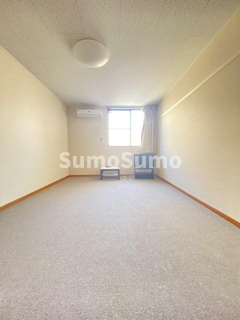 居室・リビング　こちらの居間で趣味の時間をお楽しみください