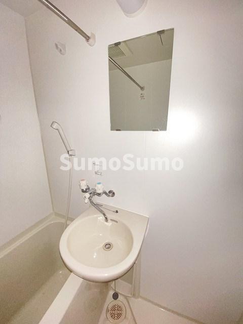 洗面設備　脱衣スペースもあります