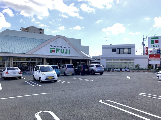 スーパー　フジ松末店（スーパー）まで700m