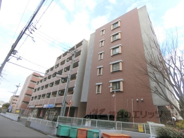 【枚方市津田駅前のマンションの建物外観】